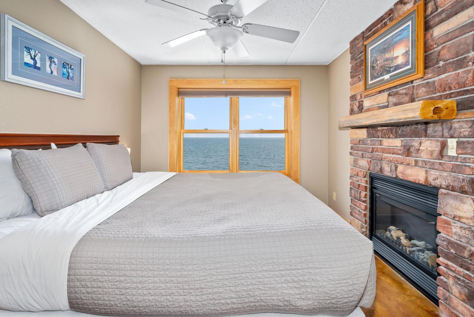 East Bay Suites Grand Marais Exterior foto