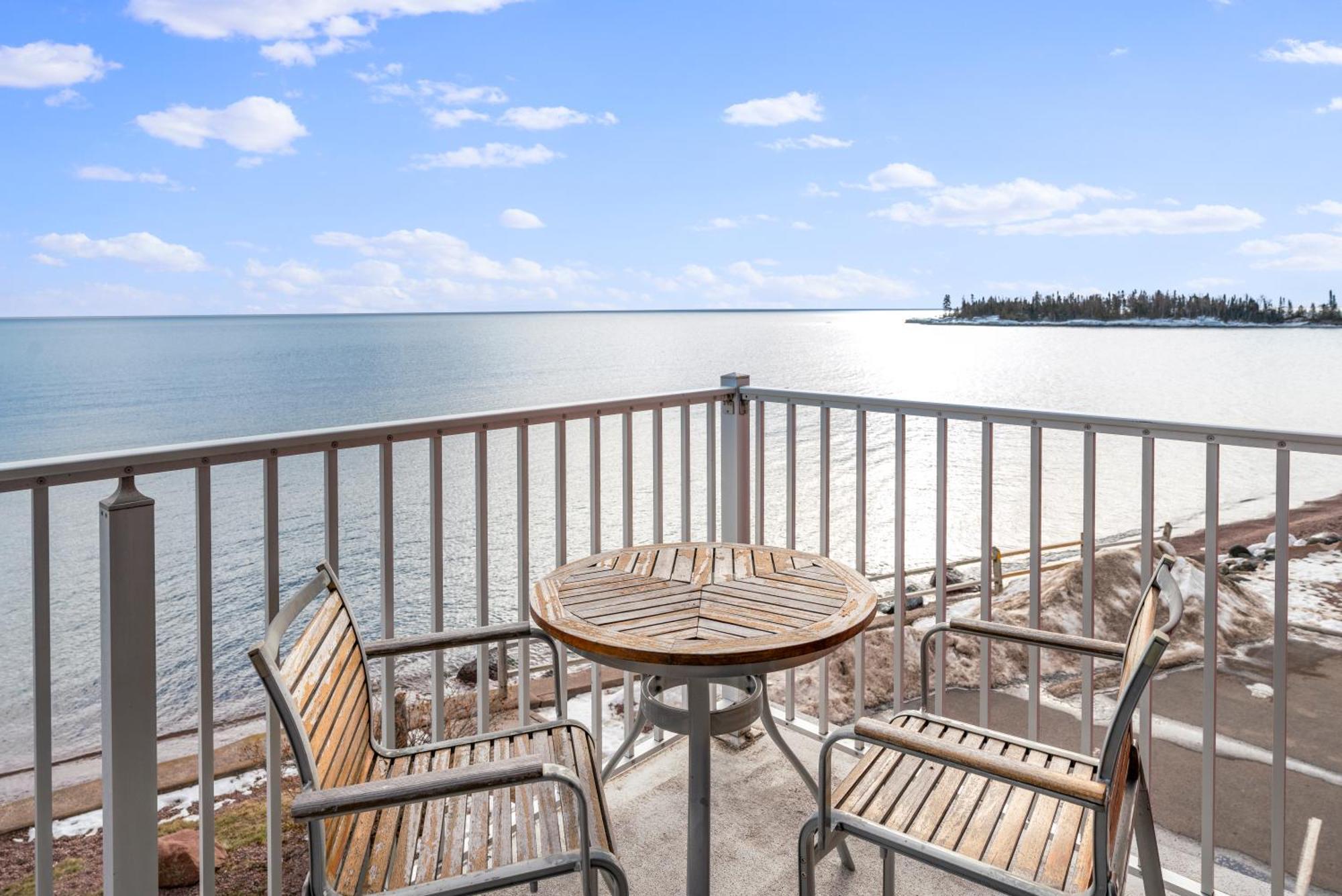 East Bay Suites Grand Marais Exterior foto