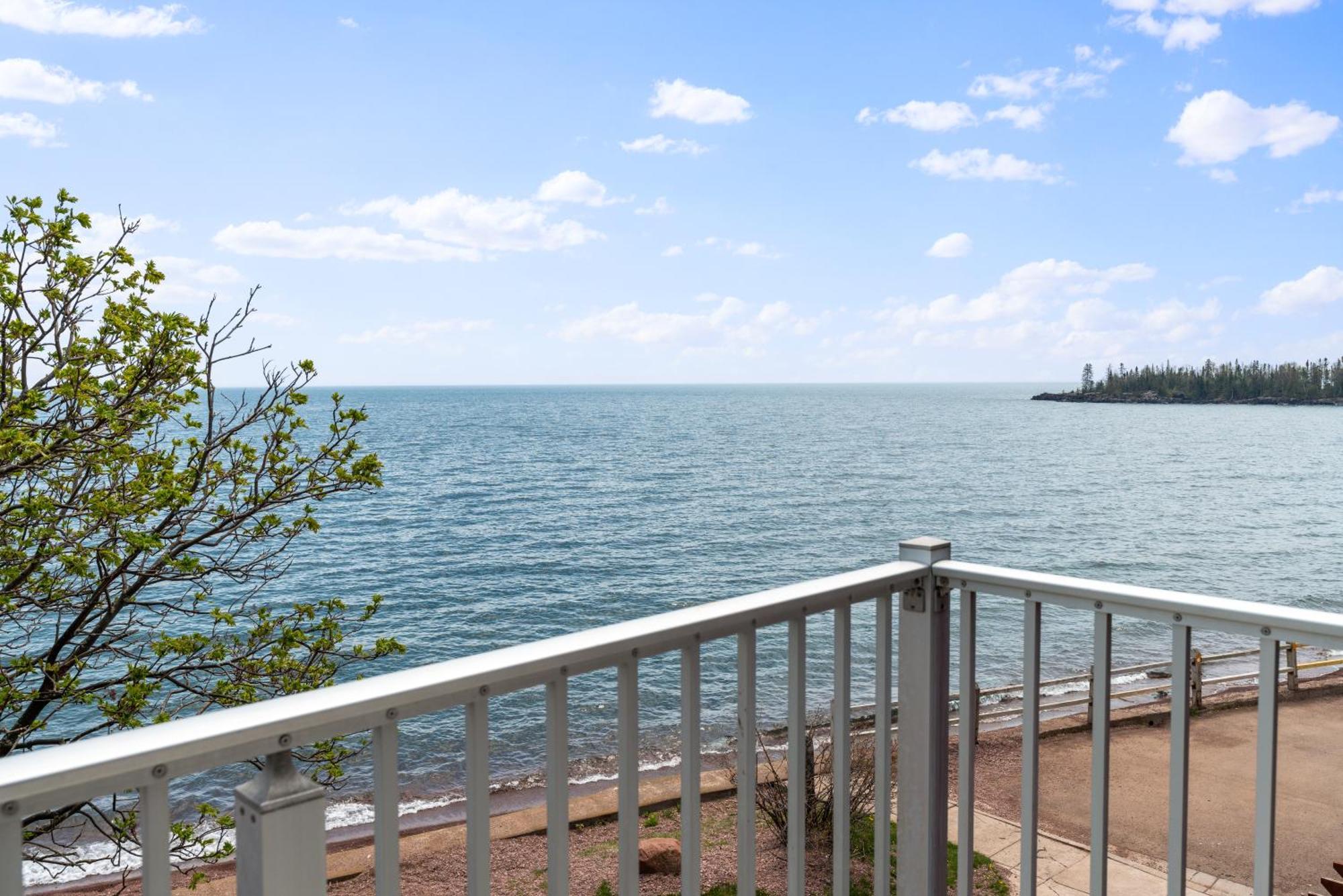 East Bay Suites Grand Marais Exterior foto
