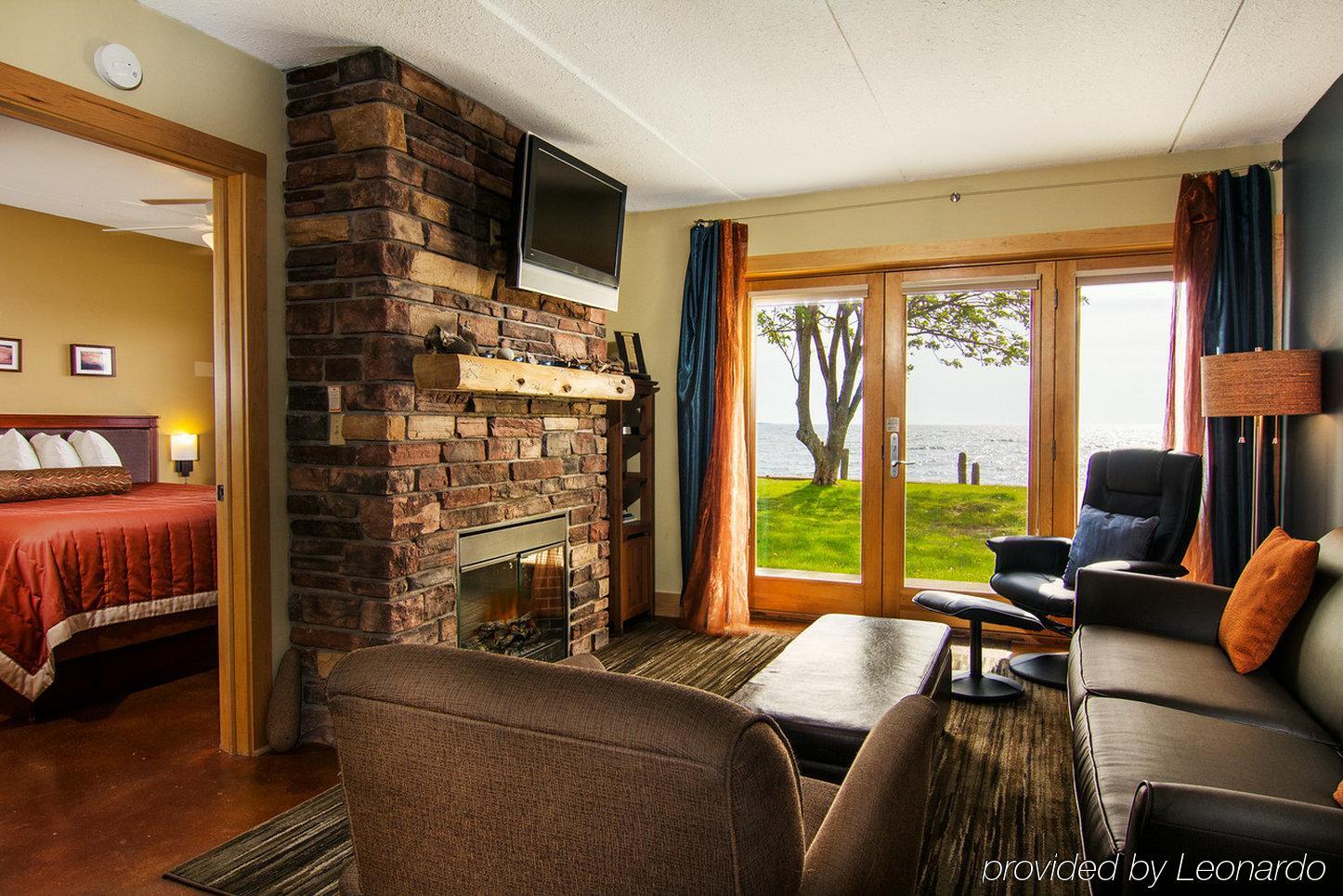 East Bay Suites Grand Marais Exterior foto